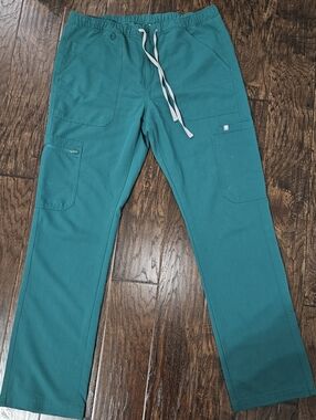 EUC Large Men's Hunter Green Figs Cairo cargo Scrub Pants.